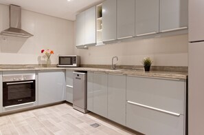 Fridge, dishwasher - Vesta - Luxury Apt - 2Br - Cfc (XXXI) (New Cairo City)