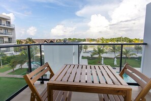 Outdoor dining - Luxury suite in Downtown Punta Cana (Punta Cana)