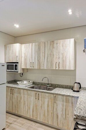 Fridge, cookware/dishes/utensils - VESTA - Luxury Apt - 2Br - CFC (XXXIV) (New Cairo City)