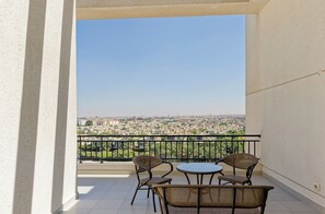 Outdoor dining - VESTA - Luxury Apt - 2Br - CFC (XXXIV) (New Cairo City)