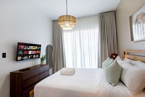 2 slaapkamers, een strijkplank/strijkijzer, internet
