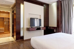Tabla de planchar con plancha, wifi gratis y ropa de cama 