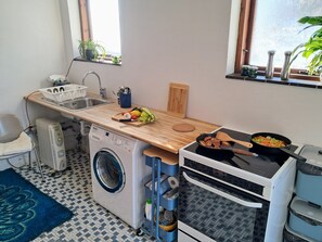 Microondas, horno, parrilla de estufa y lavavajillas