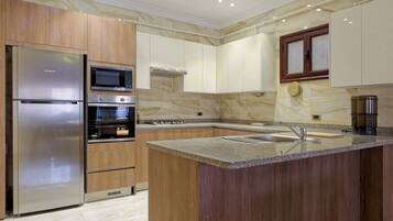 Fridge, dishwasher, cookware/dishes/utensils