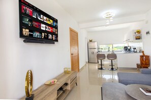 TV - 2 Bedrooms, Pool, 7 Minutes from the Airport (Punta Cana)