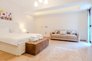 2 bedrooms, iron/ironing board, free WiFi, bed sheets - VESTA - Luxury APT - 2BR - Sheikh Zayed (I) (Sheikh Zayed City)