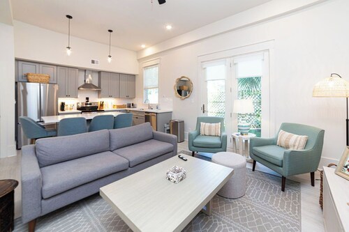 Downtown BSL Main St. Condo w/ Free Parking