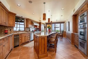 Private kitchen - Spanish Mansion - Architectural Delight! (Perris)