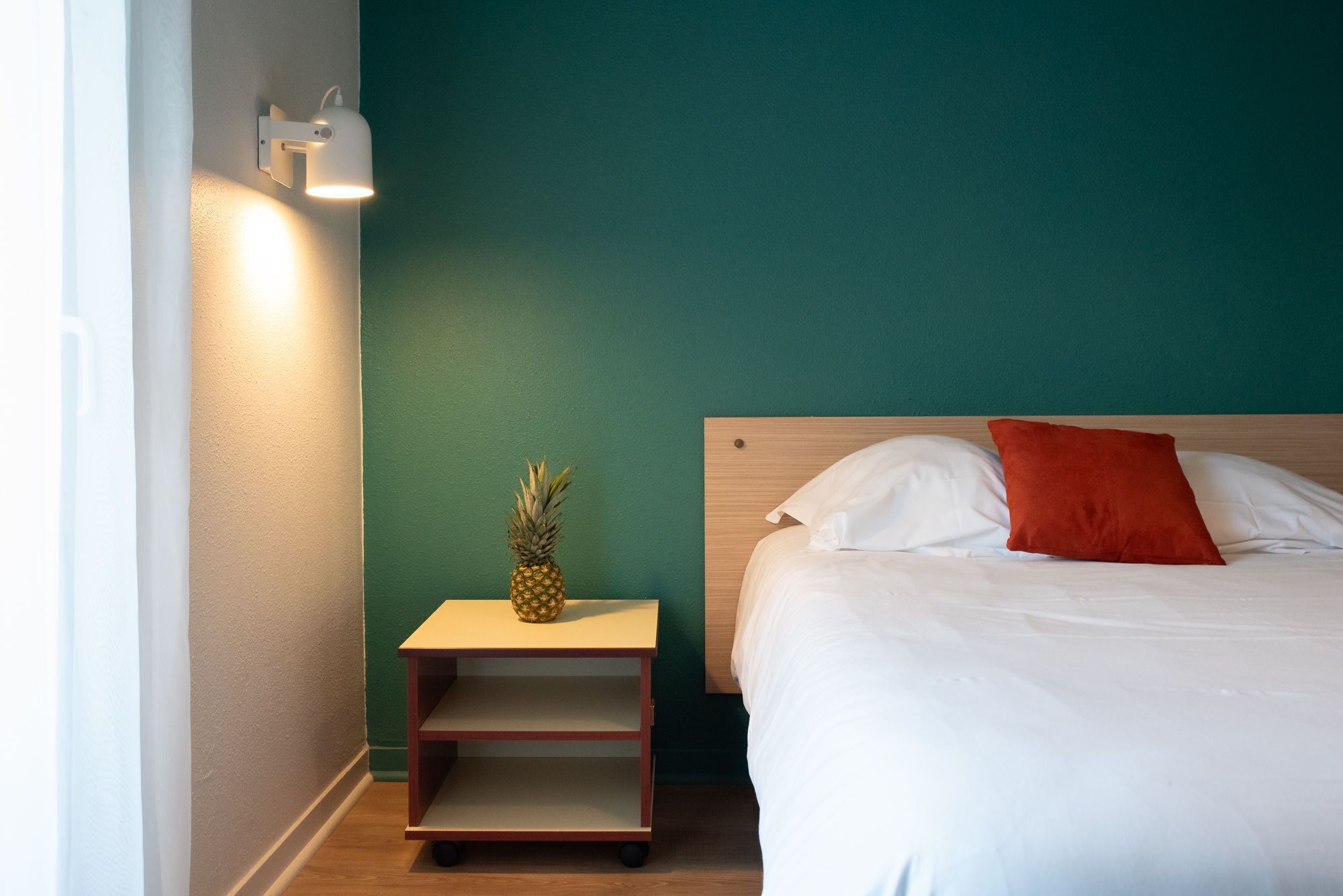 Free WiFi, bed sheets