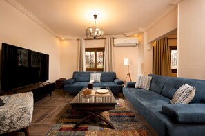 Smart TV - VESTA - Luxury APT - 2BR - Triumph (El-Nozha)