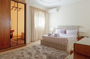 3 slaapkamers, een strijkplank/strijkijzer, gratis wifi, beddengoed