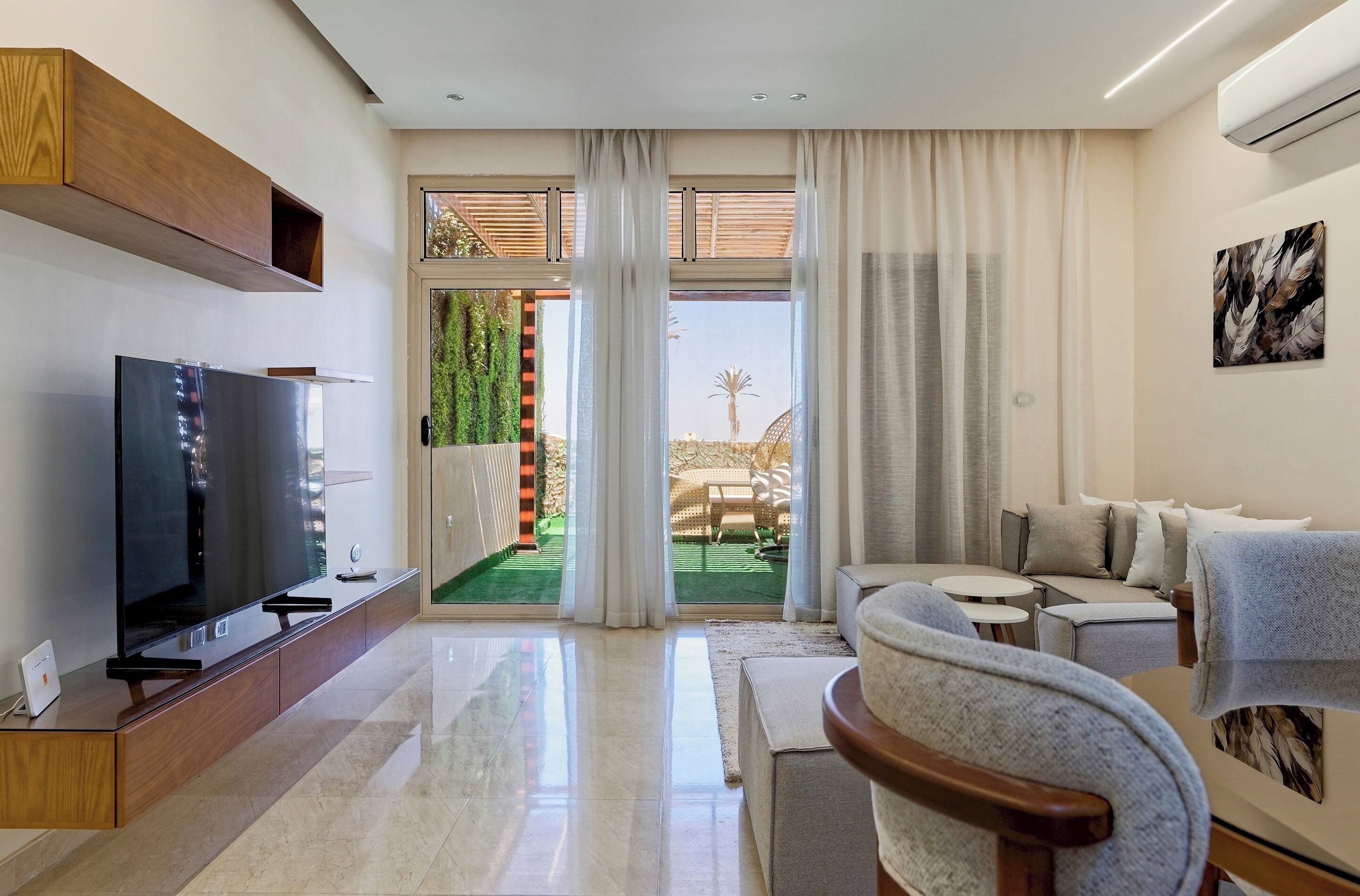 Smart TV. VESTA - Luxury APT - 3BR - New Cairo (IV)