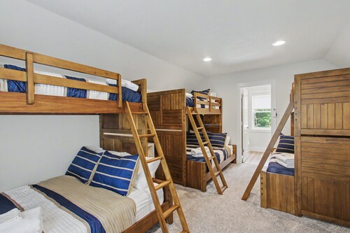 New Lakefront Estate | Sleeps 34 | Private Dock