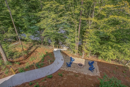 New Lakefront Estate | Sleeps 34 | Private Dock