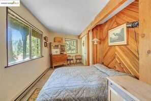 3 bedrooms, free WiFi, bed sheets - Delightful 3-bedroom cabin 10 Mins Dr. to Dodge Ridge Ski Resort & Leland (Strawberry)