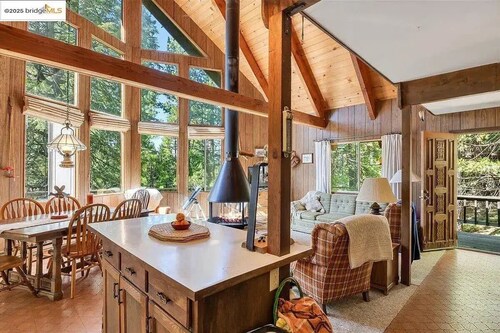 Delightful 3-bedroom cabin 10 Mins Dr. to Dodge Ridge Ski Resort & Leland
