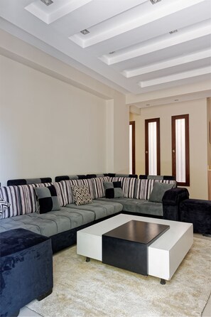 Smart TV - VESTA - Luxury APT - 2BR - New Cairo (II) (New Cairo City)