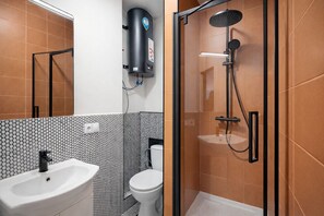 Hair dryer, towels, toilet paper - Wonderful 2-bedroom apartment with fireplace and office in Riga near city center (Riga)