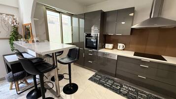 Fridge, microwave, oven, dishwasher