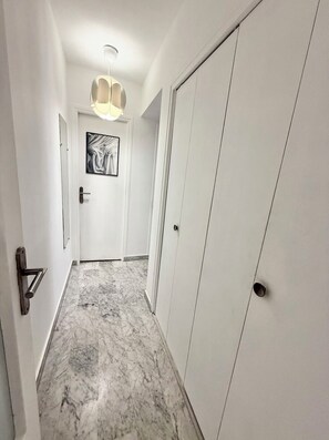 Interior - Juan-les-Pins – close to the sea  apartment sleeps 4 (Antibes)