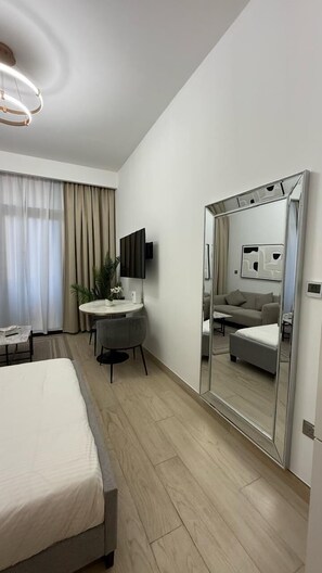 Iron/ironing board, free WiFi, bed sheets - VESTA - Luxury Studio - Riviera (Dubai)