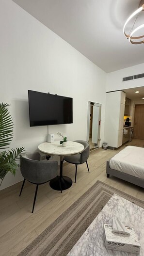 Iron/ironing board, free WiFi, bed sheets - VESTA - Luxury Studio - Riviera (Dubai)