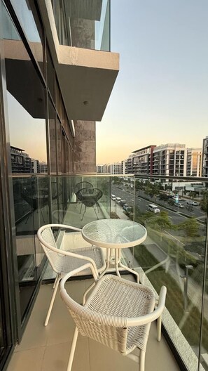 Outdoor dining - VESTA - Luxury Studio - Riviera (Dubai)