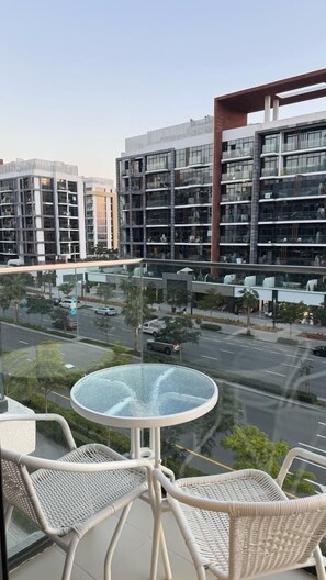 Outdoor dining - VESTA - Luxury Studio - Riviera (Dubai)