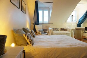 Iron/ironing board, Internet, bed sheets - Spacious apartment in the heart of Versailles (Versailles)