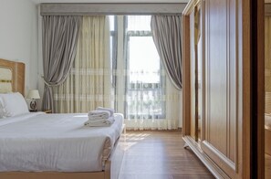 4 bedrooms, iron/ironing board, free WiFi, bed sheets - Vesta - Luxury Apt - 3BR - CFC (XLII) (New Cairo City)