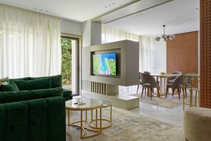 Smart TV - VESTA - Luxury APT - 1BR - Lake View Residence (New Cairo City)