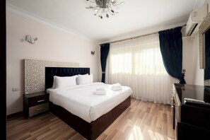 Iron/ironing board, free WiFi, bed sheets - VESTA  - Luxury APT - 3BR - Mohandessin (II) (Giza)
