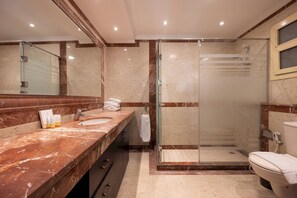 Shower, towels - VESTA  - Luxury APT - 3BR - Mohandessin (II) (Giza)