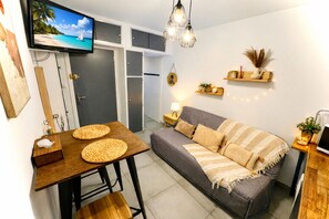 Living area - Cosy studio in Hyères - Holiday atmosphere, all on foot🏝️ (Hyères)