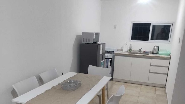 A compact kitchen with a dining area. - Rincon de Olivares, Alta Gracia, Cordoba - Tranquility and Family (Villa del Prado)