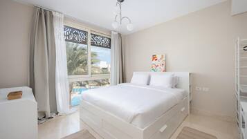 Een strijkplank/strijkijzer, gratis wifi, beddengoed