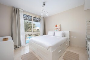 Een strijkplank/strijkijzer, gratis wifi, beddengoed