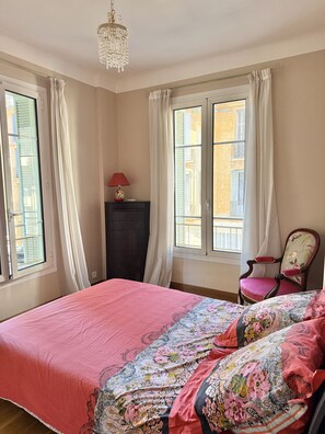 Iron/ironing board, free WiFi, bed sheets - Lovely flat in Menton (Menton)