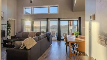 Smart TV, fireplace, ping pong