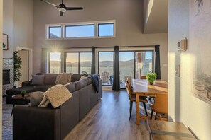 Smart TV, fireplace, table tennis