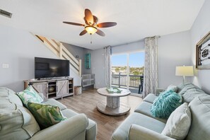 TV - Bright Blue Bliss - Navarre (Navarre)