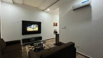 Økonomileilighet, balkong, byutsikt | Oppholdsområde