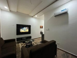 Økonomileilighet, balkong, byutsikt | Oppholdsområde