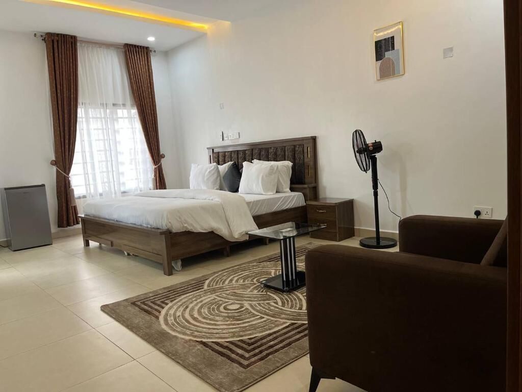 Økonomileilighet, balkong, byutsikt | Safe på rommet, skrivebord og skrivebord for bærbar PC