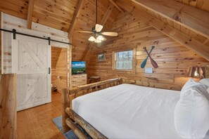 Iron/ironing board, WiFi, bed sheets - Eagle`s Sky View | Peaceful, Cozy with Hot Tub! (Sevierville)