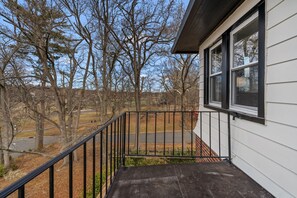 Property grounds - 5BR Home, Minutes to NYC and FIFA 2026, Sleeps 16 (Teaneck)