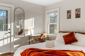 5 bedrooms, desk, WiFi, bed sheets - 5BR Home, Minutes to NYC and FIFA 2026, Sleeps 16 (Teaneck)