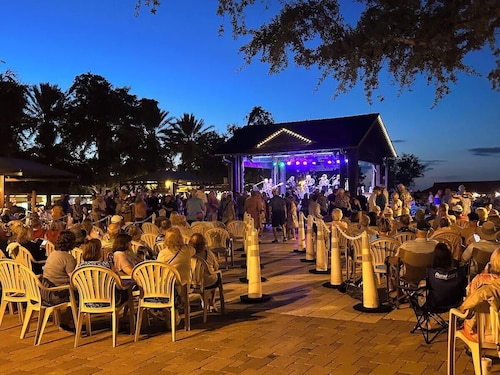 Bright 2BR/2BA Great Palm Villa Central to Pools,Golf, Recreation & Town Squares