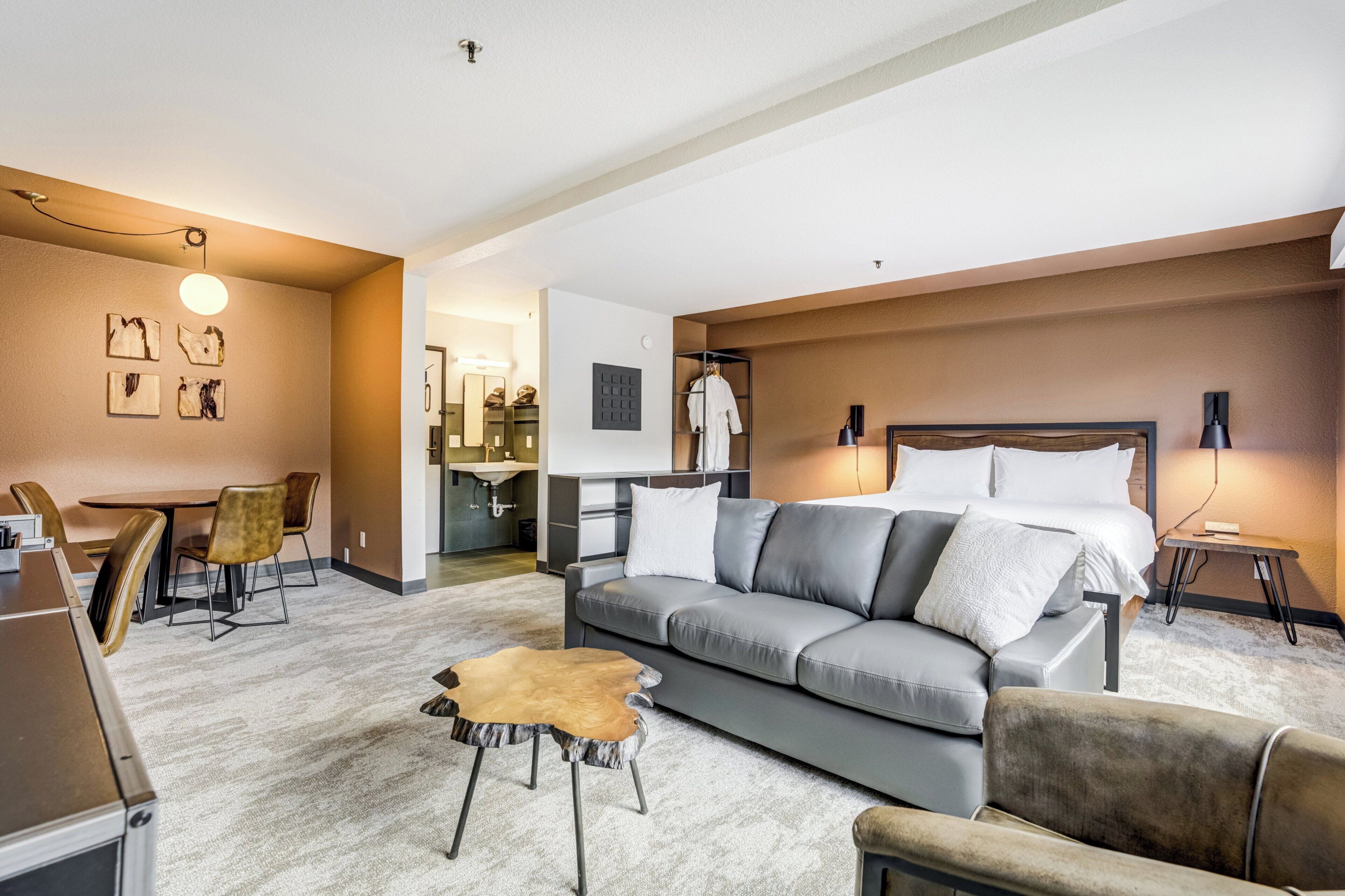 Deluxe Studio Suite, 1 King Bed with Sofa bed, Mountain View | Travel crib, free WiFi, bed sheets