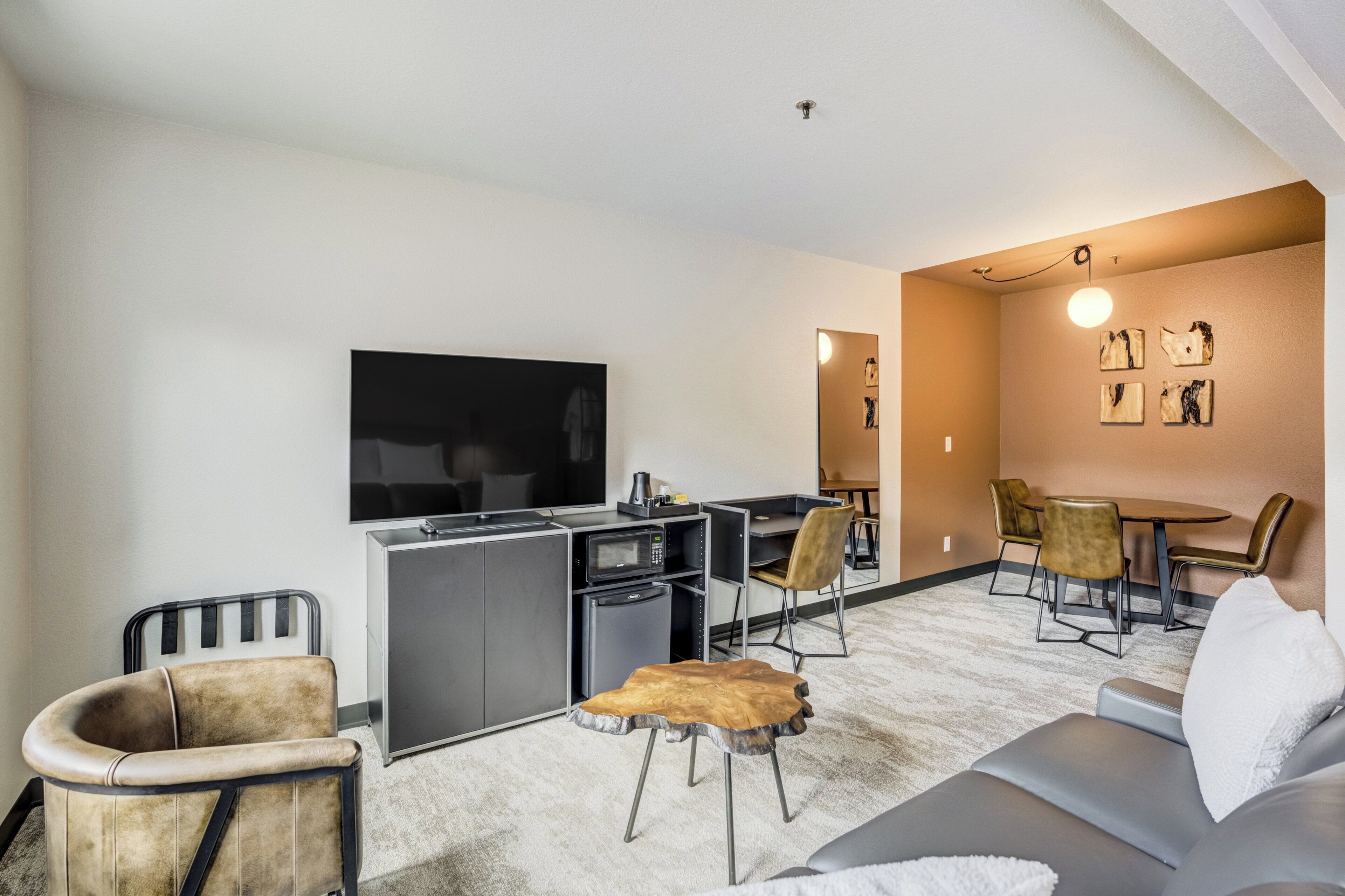 Deluxe Studio Suite, 1 King Bed with Sofa bed, Mountain View | Travel crib, free WiFi, bed sheets